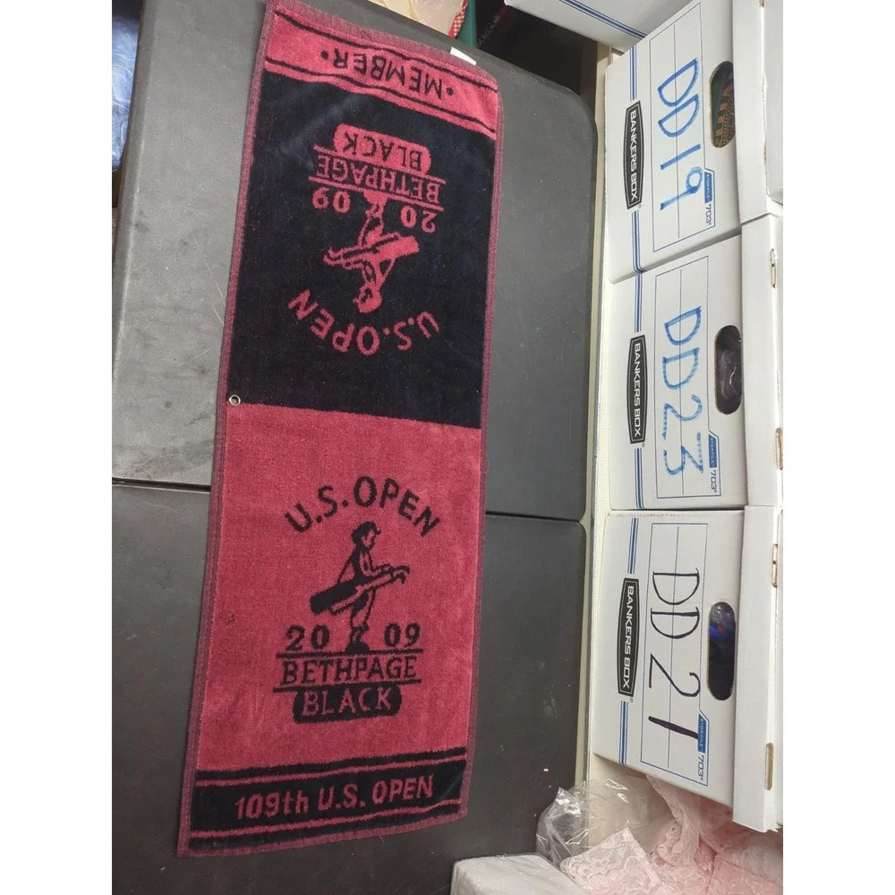 2009 IS Open Bethpage Black Golf Towel. Red And Black.